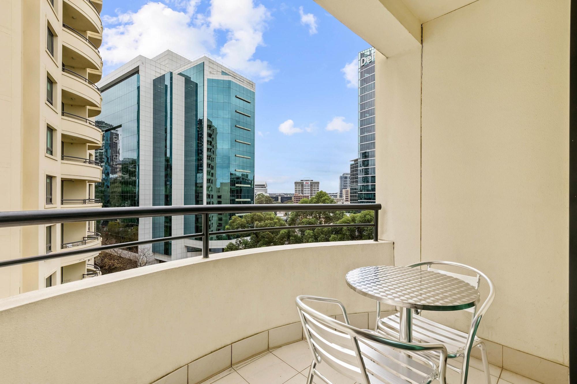 Mantra Parramatta Aparthotel Sydney Bagian luar foto