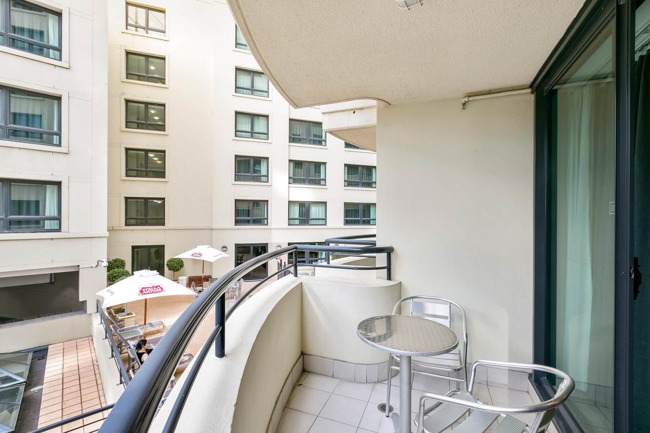 Mantra Parramatta Aparthotel Sydney Bagian luar foto